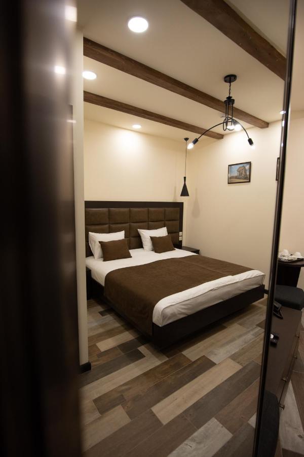 Boutique Living Hotel By Arta เยเรวาน ภายนอก รูปภาพ