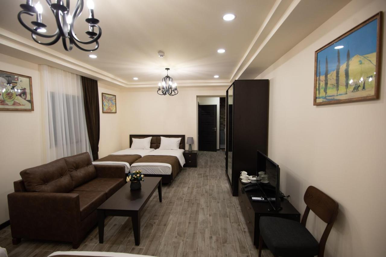 Boutique Living Hotel By Arta เยเรวาน ภายนอก รูปภาพ